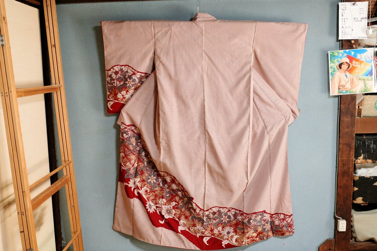 部屋に掛けられた着物